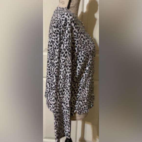 Ladies Size Large Rafaella Leopard Button Down Sweater - Picture 14 of 14